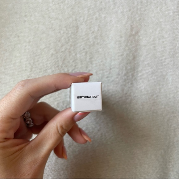 GIVE THEM LALA Beauty Matte & Moisture 2 in 1 Lip Duo Wand In Birthday Suit - Picture 8 of 8